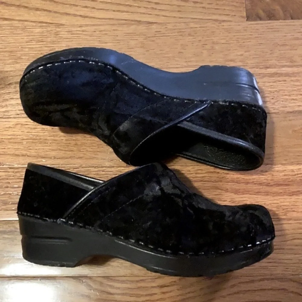 Dansko Black Crushed Velvet Nursing Clogs Size 36_2